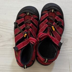 Keen Kids Red and Black Sandals Sz 4